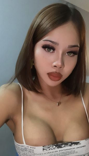 Im a super verstyle and feminine look

Hye im a sexy trans ,, 24 years old i have a big boobs and a big ass , come enjoy with mee💦💦
