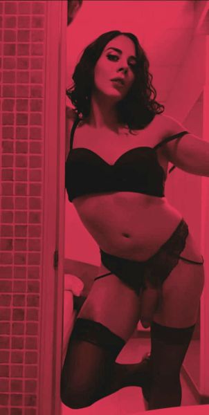 Hola soy tifanny  
Lee antes te llamar por favor:
Para quedar debes llamar con una hora de anticipacion( cita previa) si no no podre.
Soy particular vivo y trabajo sola.
Para hombre que quieren una buena atecion.
Recibo recibo en mi lugar o en hotel.