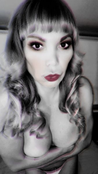 Me dedicaré lentamente al placer de tu cuerpo.
Tu te dedicarás a darme todo...
Servicio Completo - Activa - Pasiva - Masajes - Besos.
Sola en mi dpto. - Hoteles - Domicilios - Encuentros
Disponible para viajes