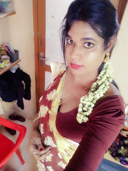 Hi..I'm meenu Chennai 
 .to give genine service anytime
Have big Boss and smooth pussyy
All sex available...not time pass
Call me more details 7305220778