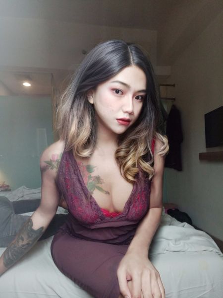 Hi gentleman, i am anna , 22 years old now, i am here will be accompany your time❤
-Good looking
-Good attitude
-best service 
Wanna meet? U can text me on whatsapp 
Whatsapp : +6285732358363