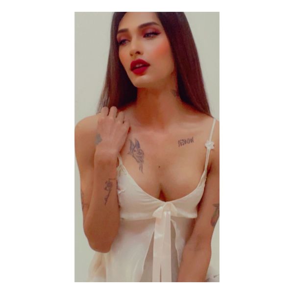 Hello everyone, Ankita this side with a beautiful slim and sexy body. I have 34 silicon boobs and 7.3 inch dick and m a versatile shemale. I have safe place too for more details whatsapp me. 💖✨