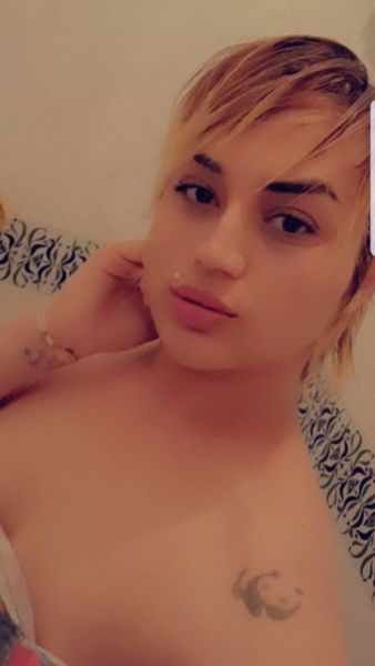 Bonjour je suis nour un lady boy sérieux et belle je suis disponible à Tunis pour les gens sérieux je fais tt les types de massages je peux être top bottom or both merci de me contacter via whaats app 